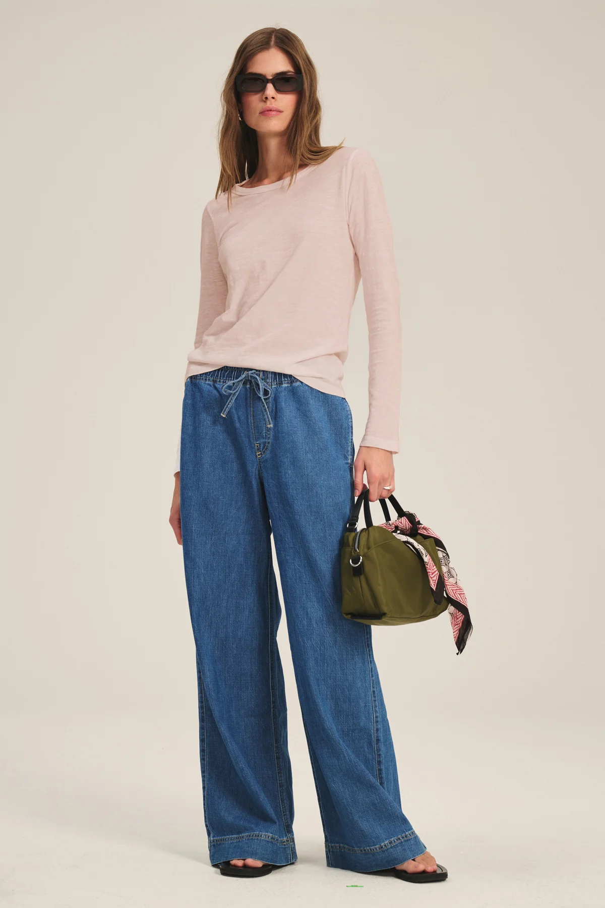 10555-lizzie-tee-15.webp LIZZIE TEE