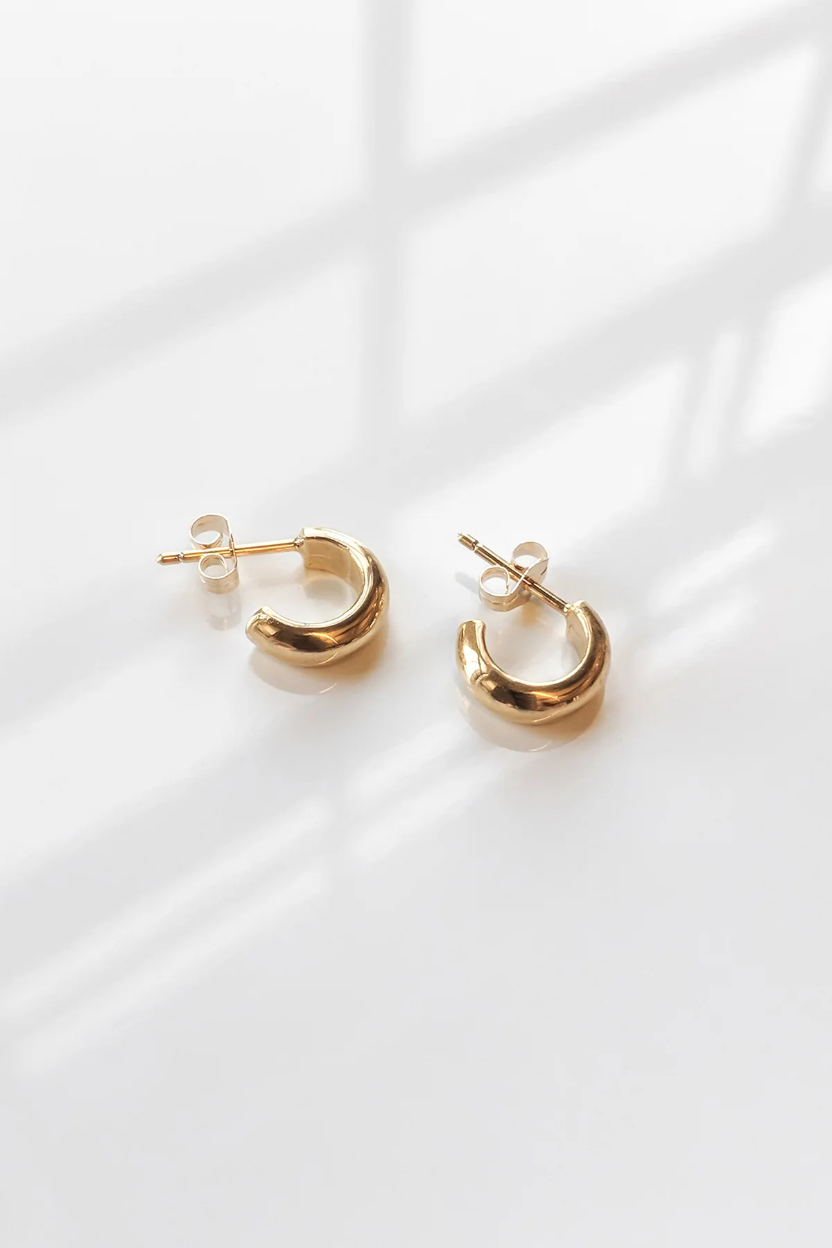 VINCE CHUNKY GOLD HOOP BY THATCH