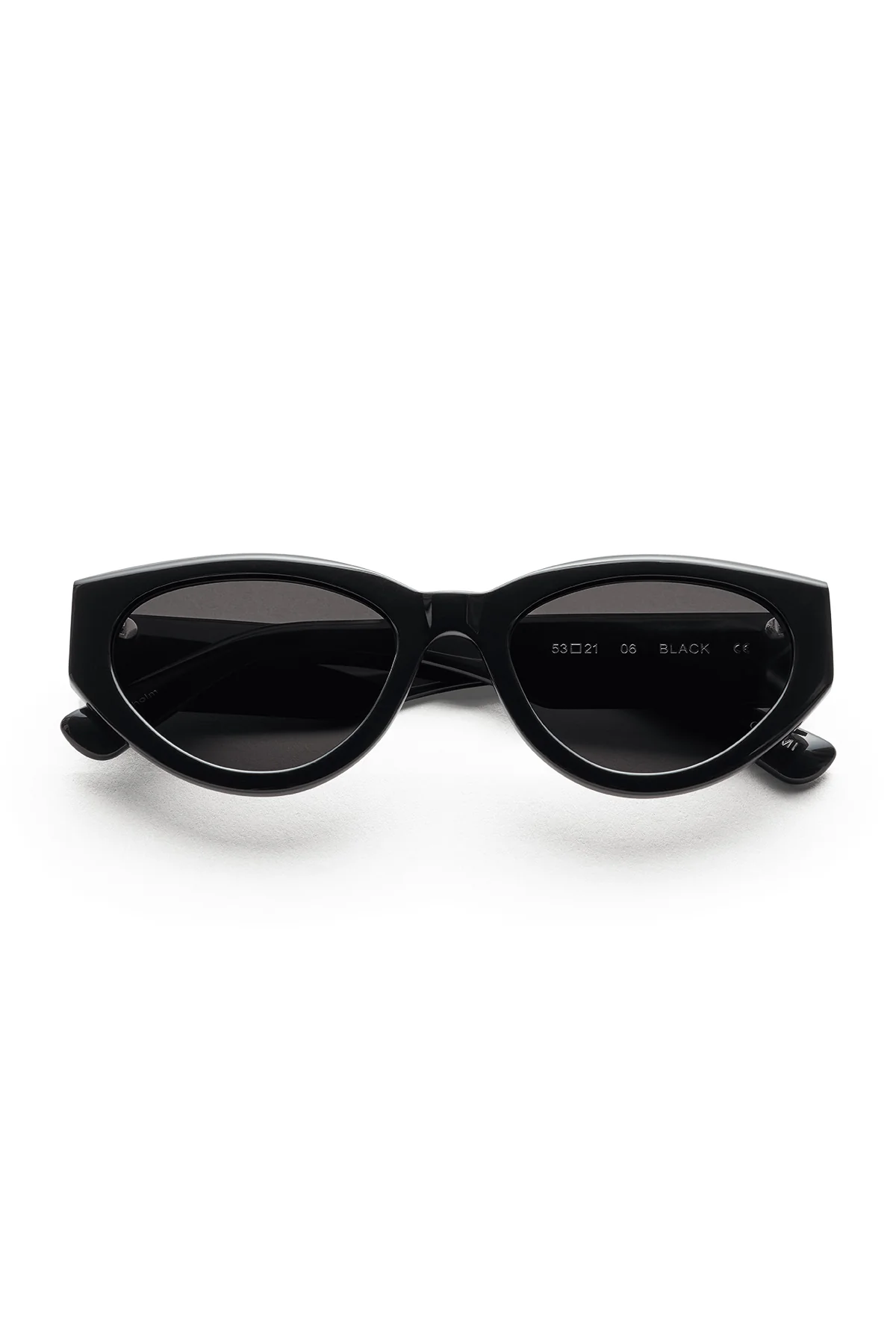 4245-06-sunglasses-by-chimi-1.webp 06 SUNGLASSES BY CHIMI