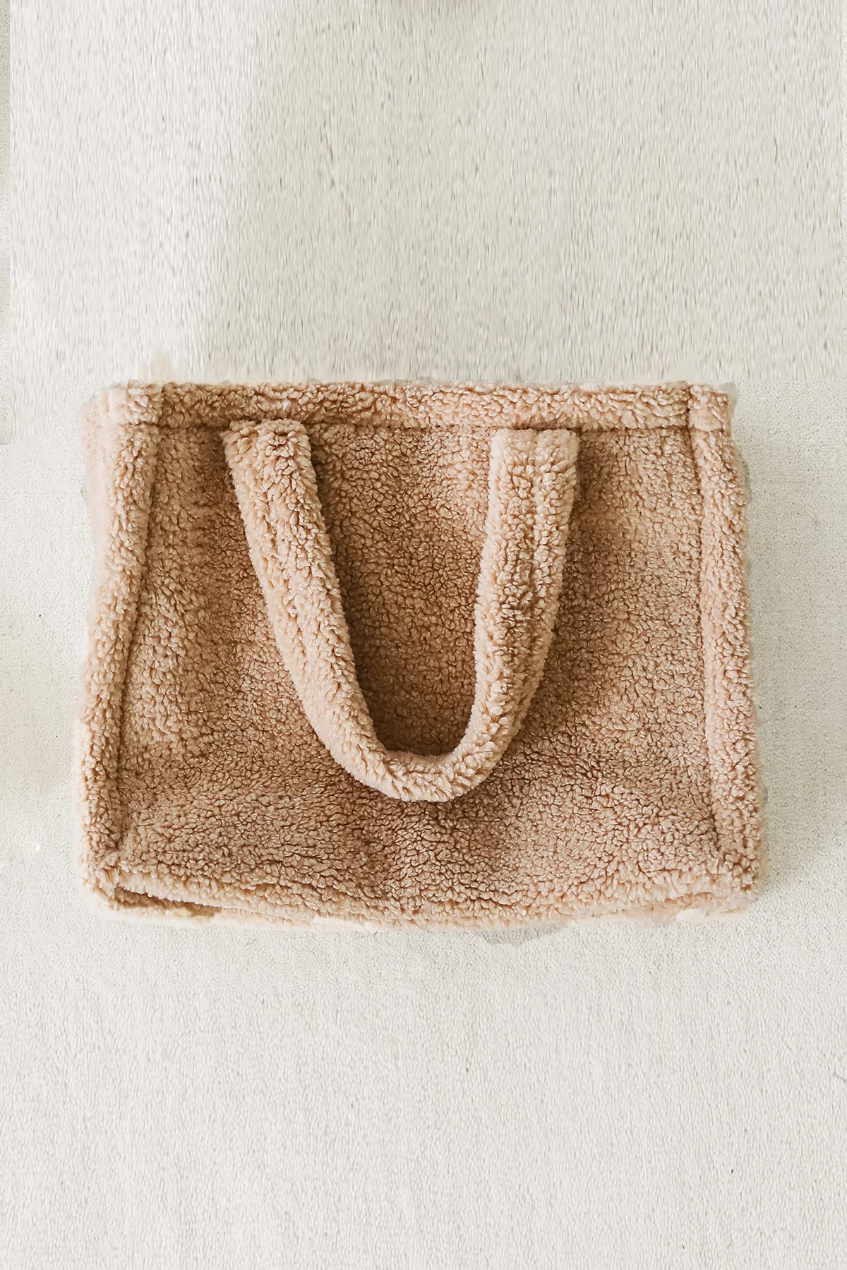 4307-small-cozy-faux-shearling-bag-1.webp SMALL COZY FAUX SHEARLING BAG