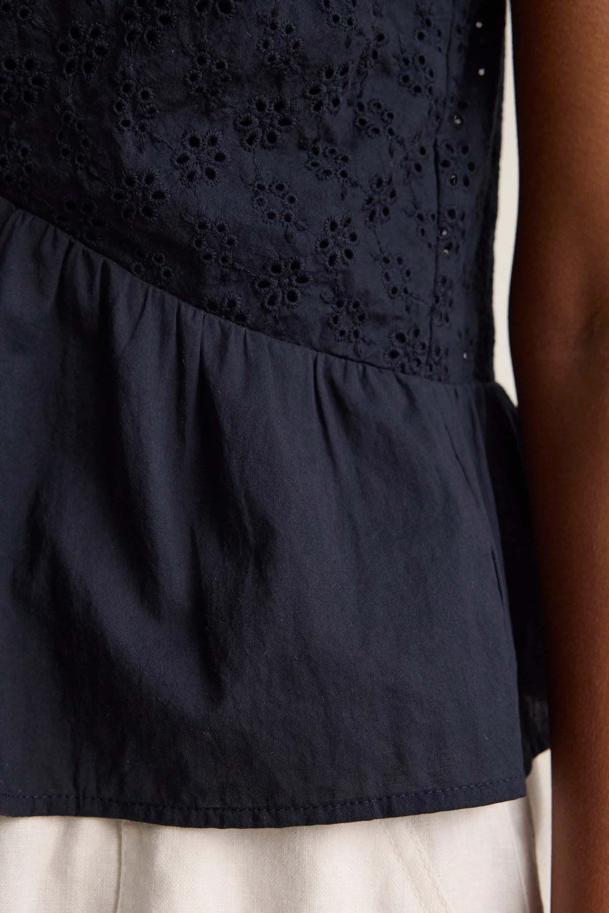 ALIAH EYELET TANK TOP