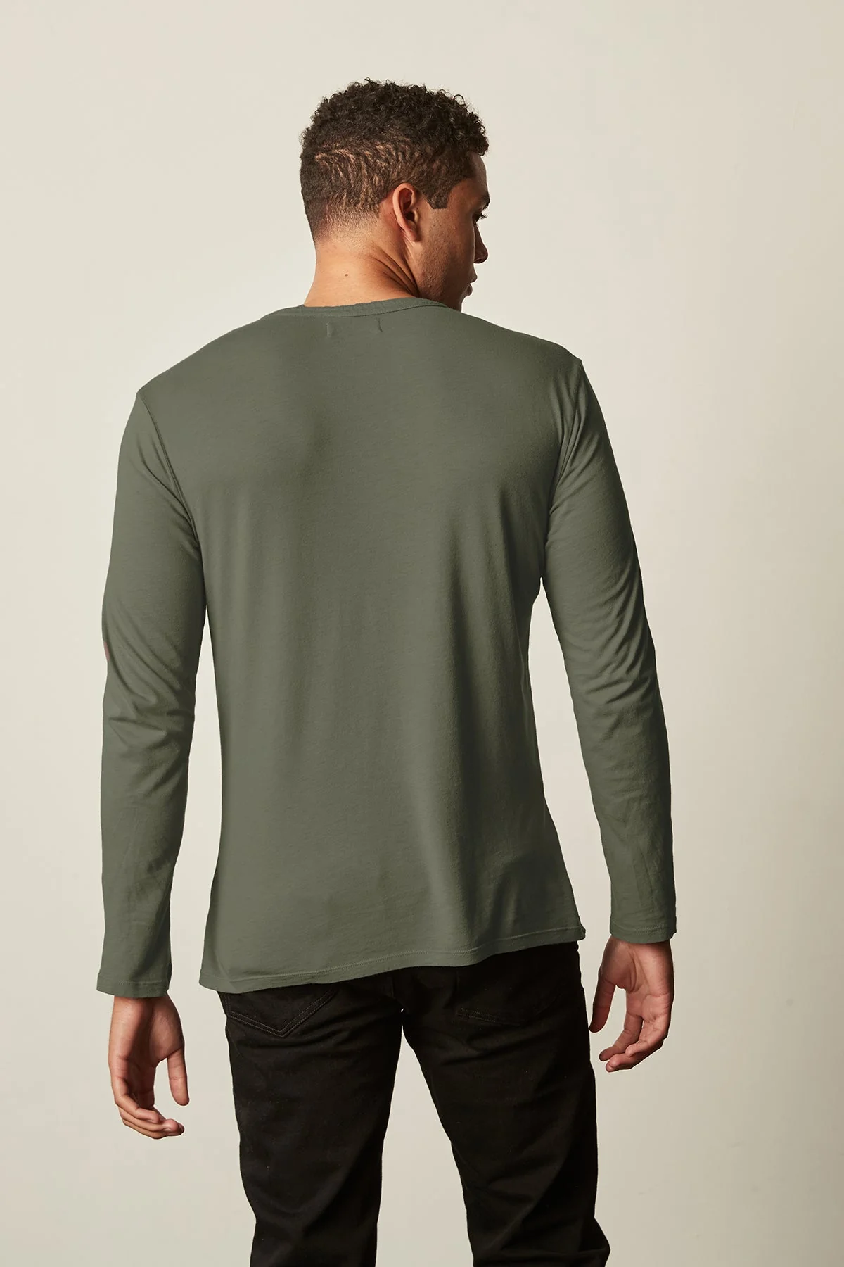 ALVARO HENLEY