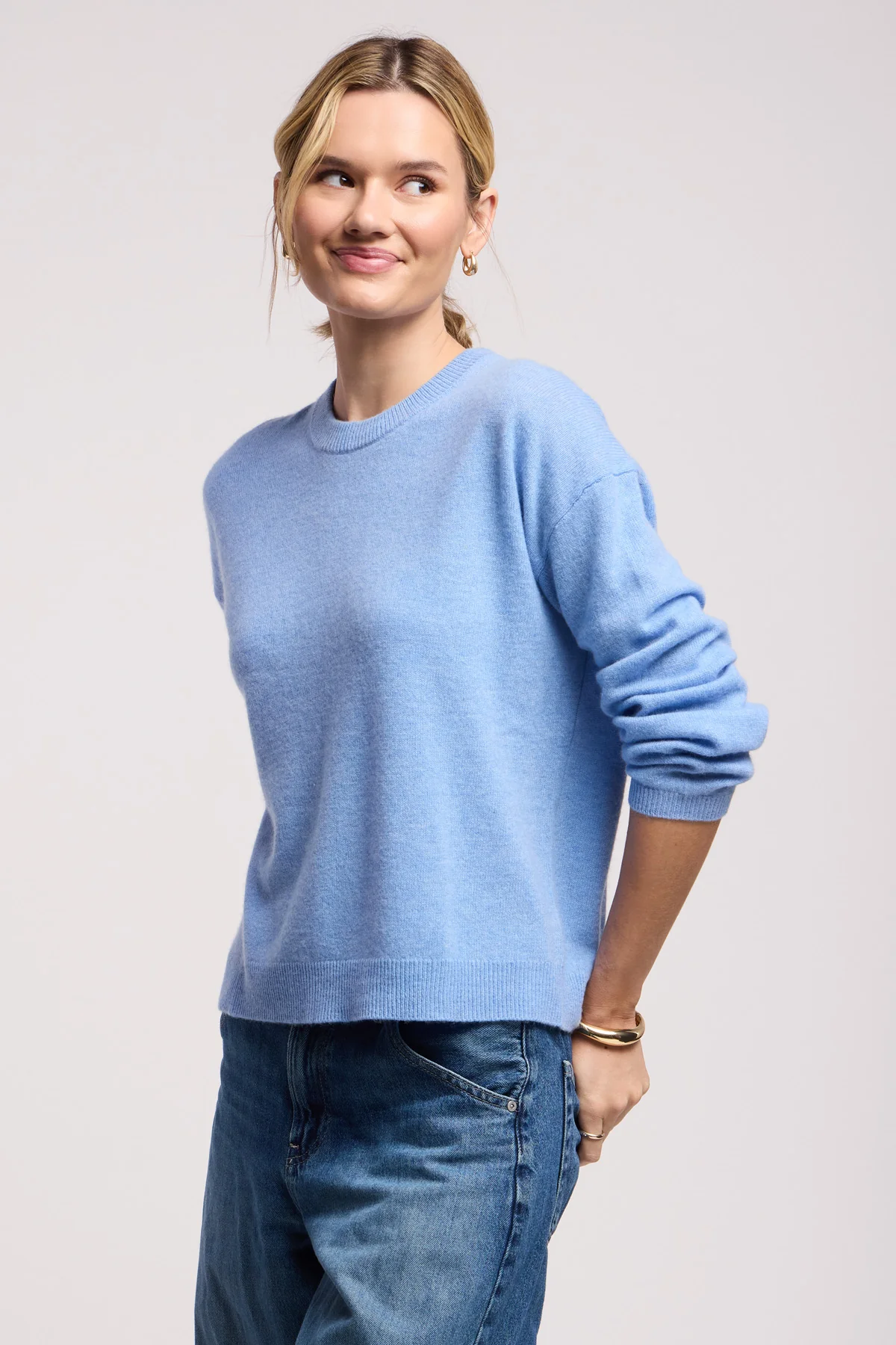 6132-brynne-cashmere-sweater-3.webp BRYNNE CASHMERE SWEATER