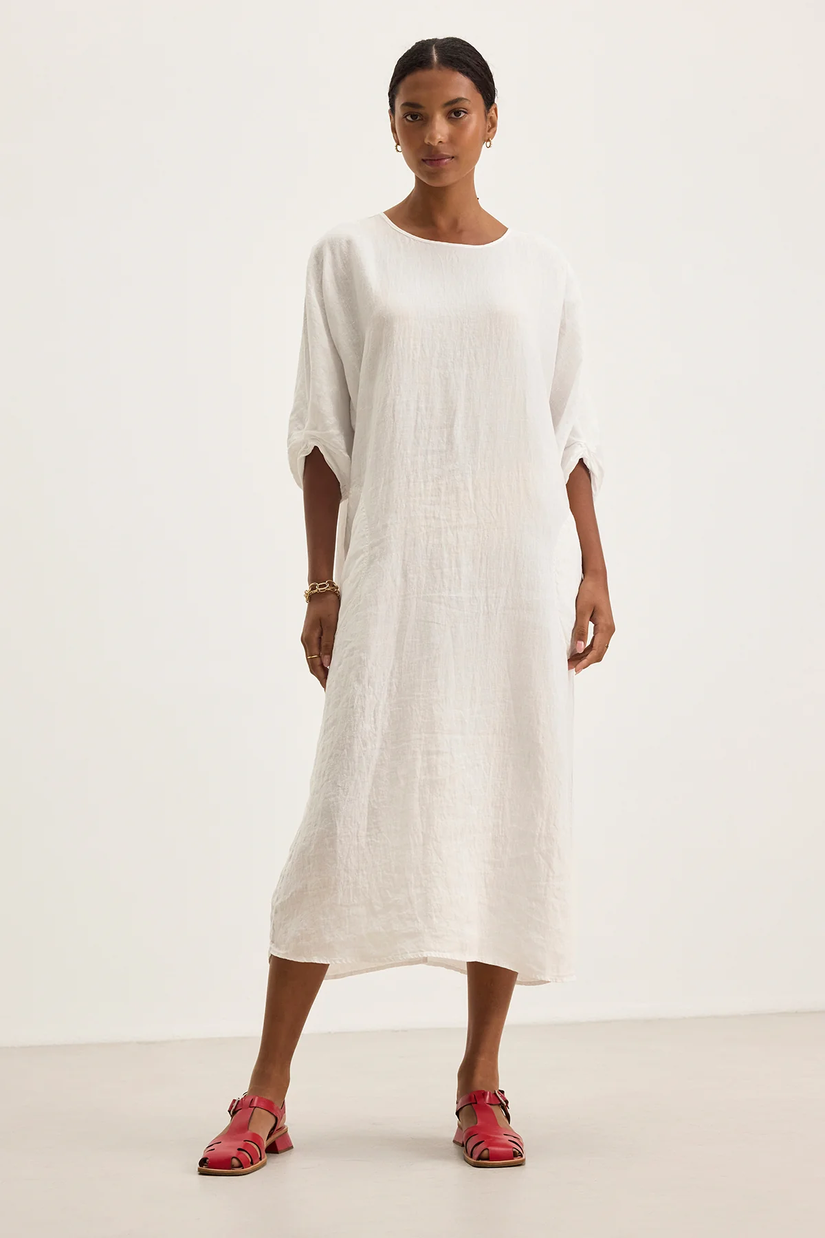 6370-carmen-linen-dress-1.webp CARMEN LINEN DRESS