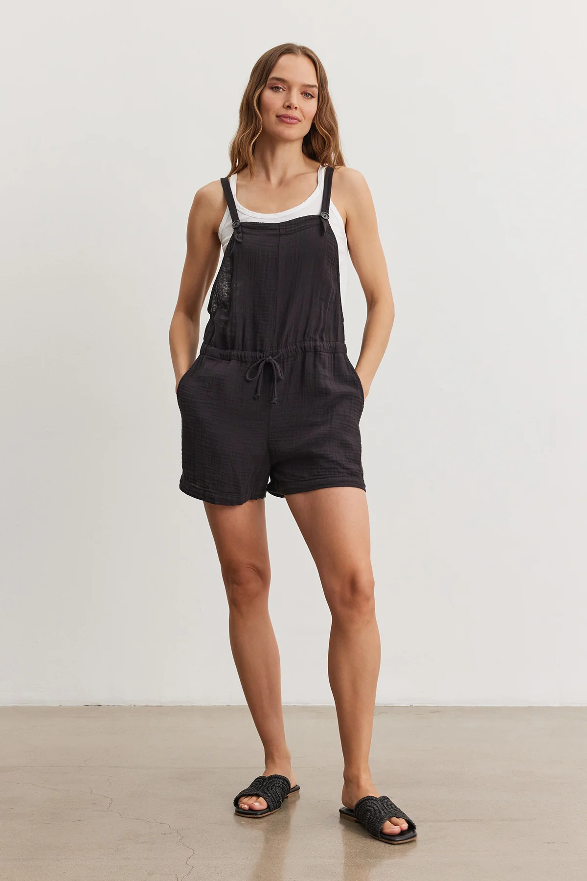 6916-cyndee-cotton-gauze-romper-1.webp CYNDEE COTTON GAUZE ROMPER