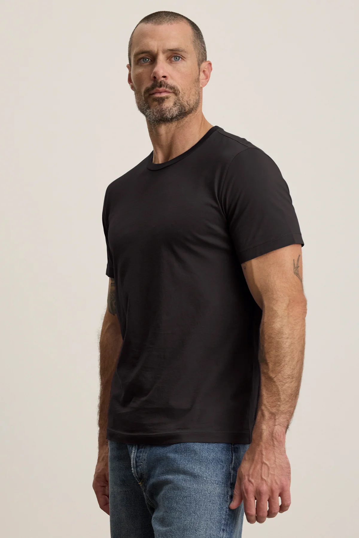 HOWARD TEE