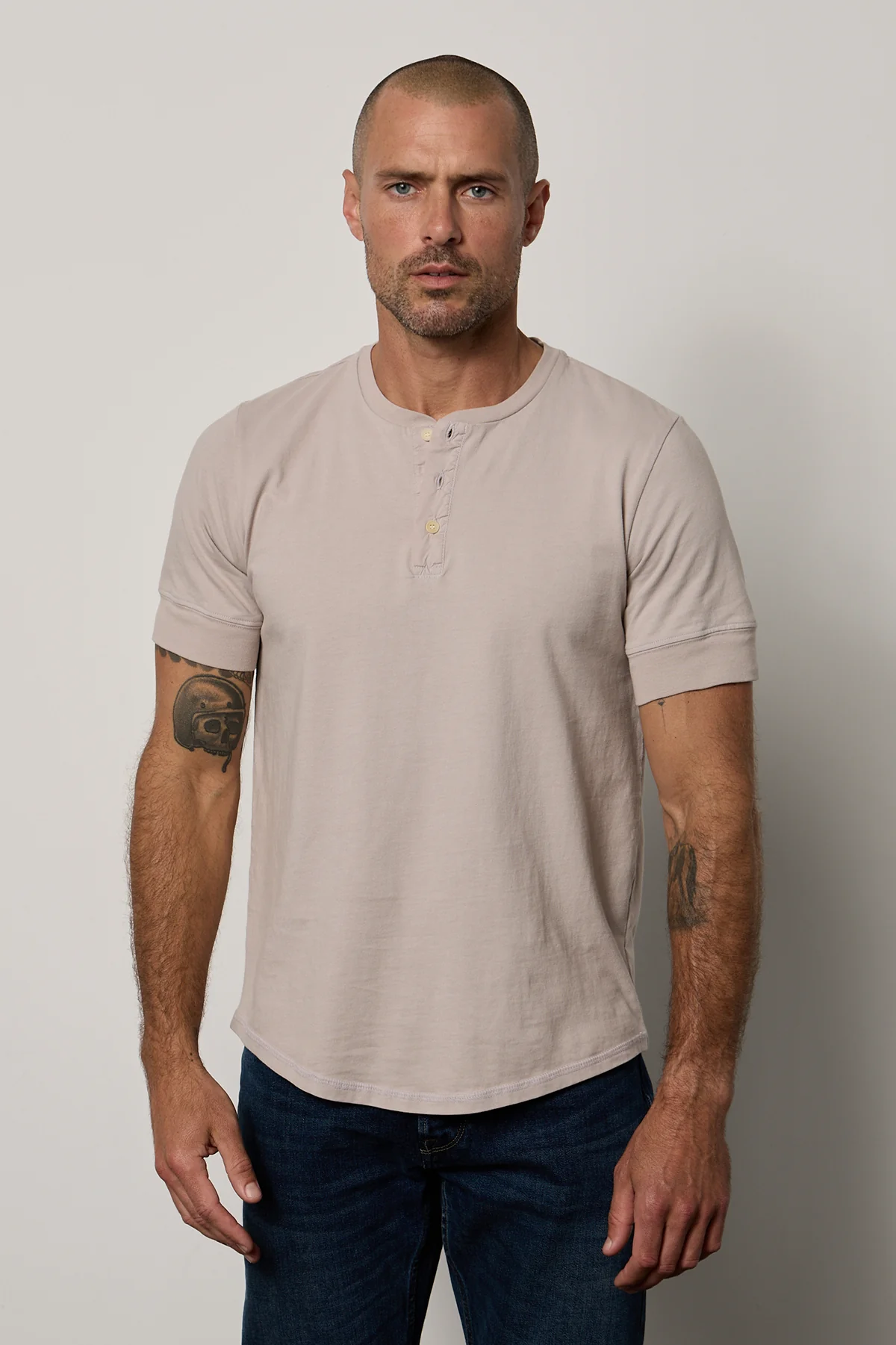 7182-deon-henley-1.webp DEON HENLEY